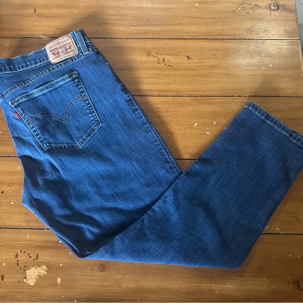 Levi's Women's Boyfriend  Cut Capri Jeans in Deep Blue